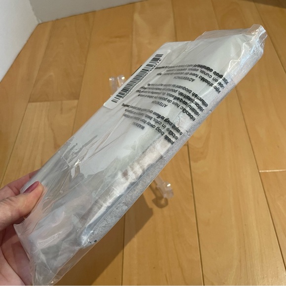 New Tory Burch new ivory daisy appliqué Robinson embroidered continental wallet - Picture 4 of 5